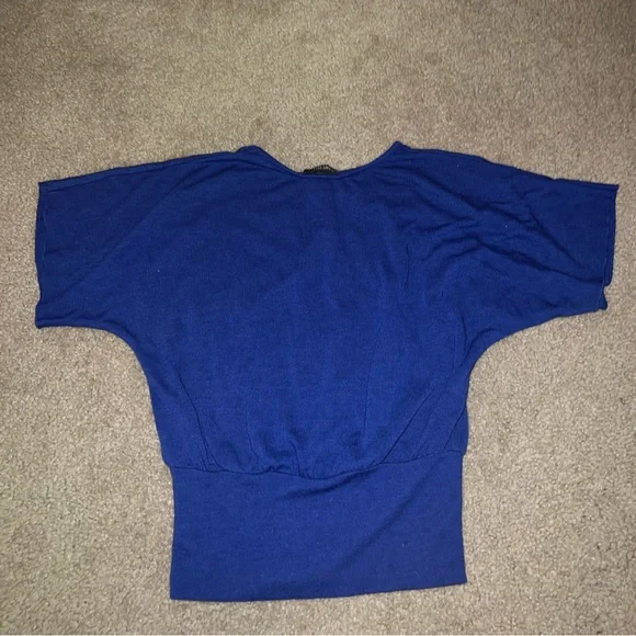 Amy Byer Dark Blue & Black Floral top size M - Picture 7 of 9